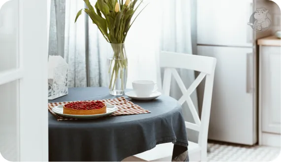 białe drewniane krzesło w skandynawskiej kuchni